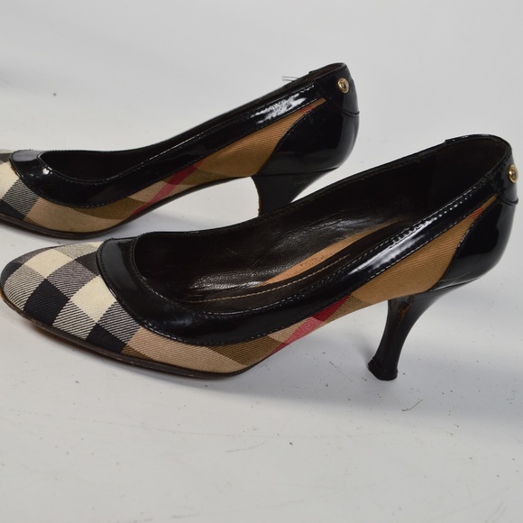 Burberry Shoes - Burberry heels size 8 (38 1/2)